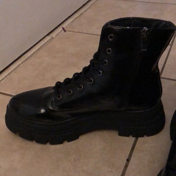 Black ankle boots - Picture 2 of 4